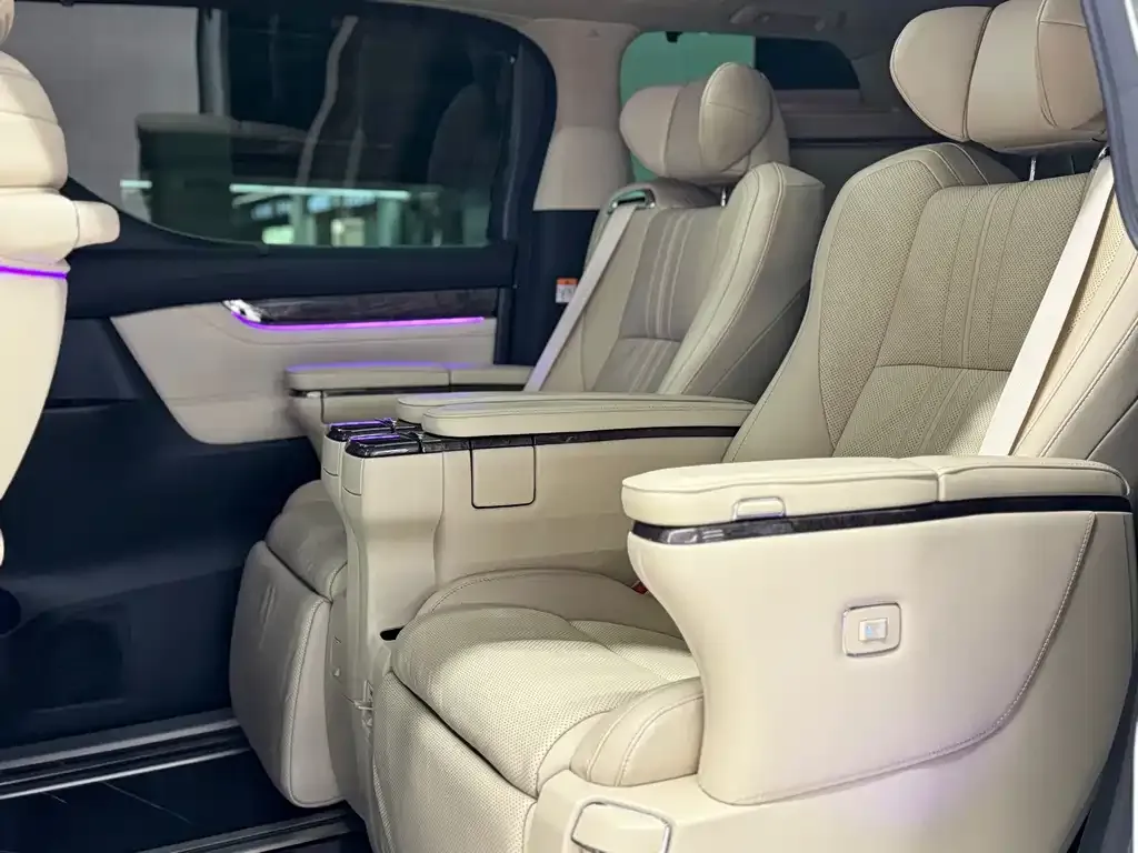 Toyota Alphard — фото 6