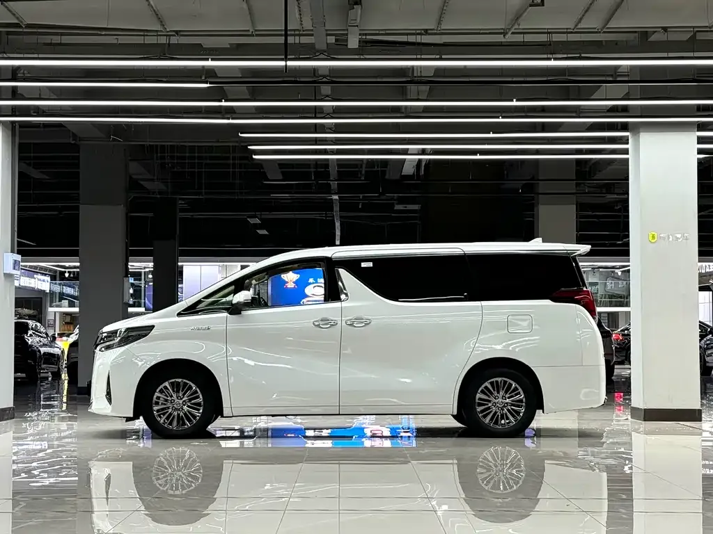 Toyota Alphard — фото 3