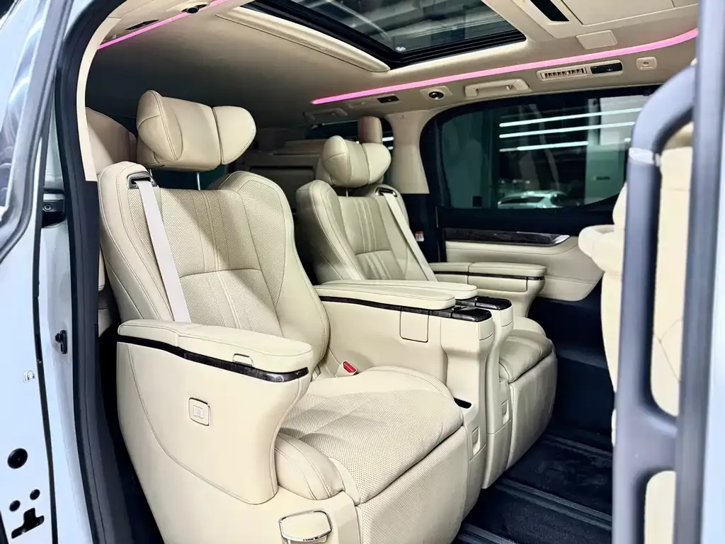 Toyota Alphard — фото 7
