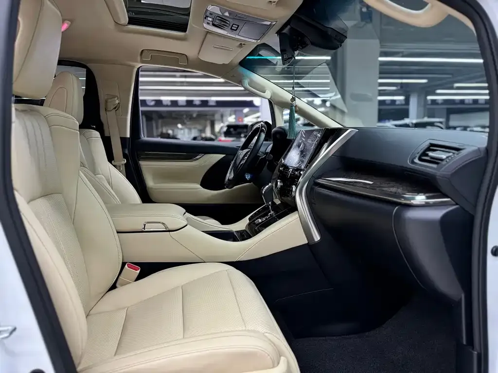Toyota Alphard — фото 5