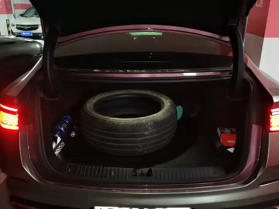 BYD Seal — фото 10