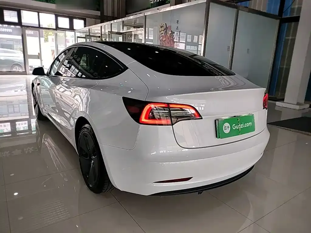 Tesla Model 3 — фото 10
