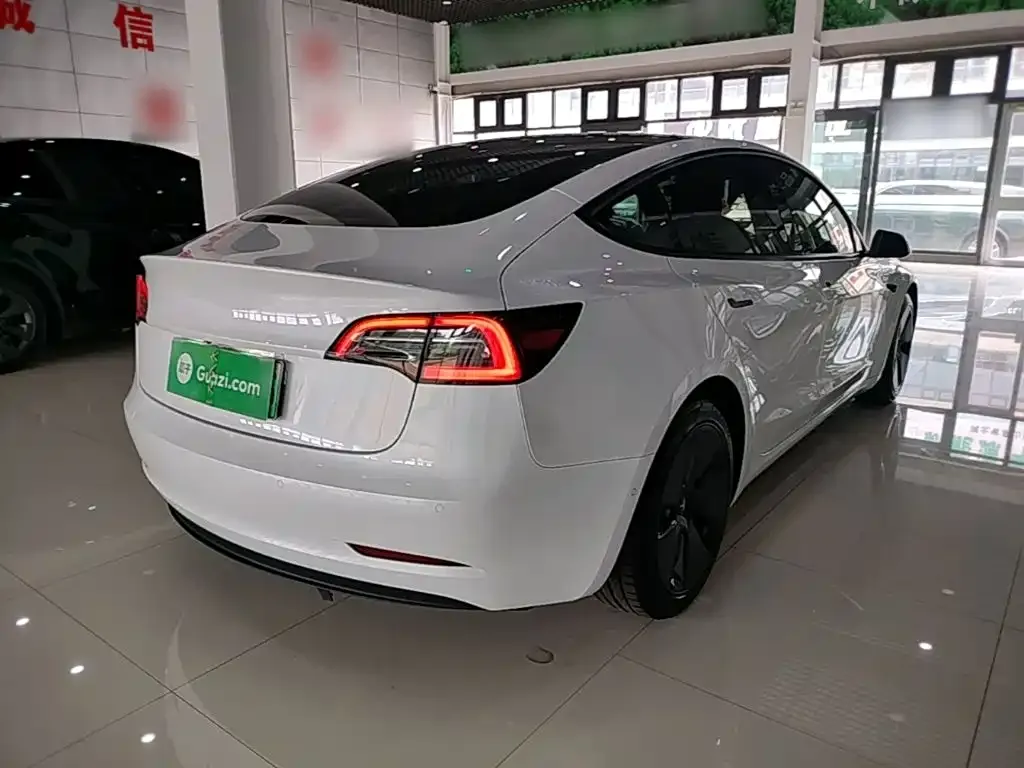 Tesla Model 3 — фото 3