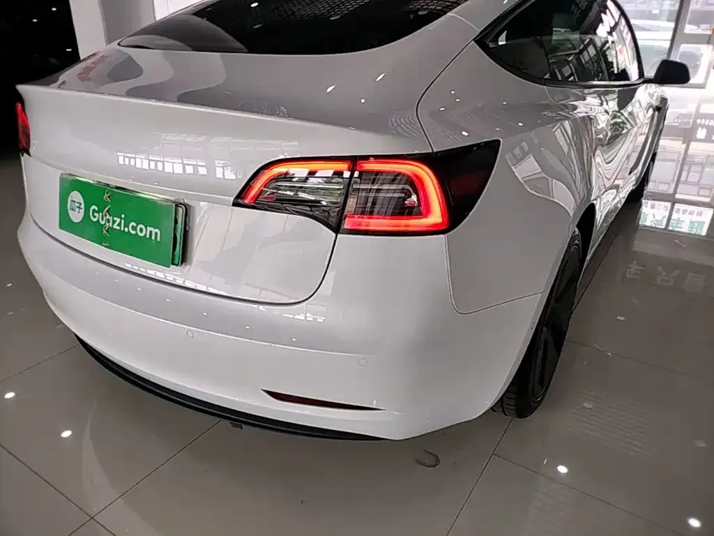 Tesla Model 3 — фото 5