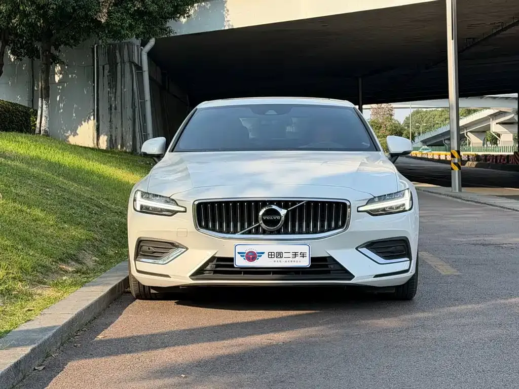 Volvo S60 — фото 10