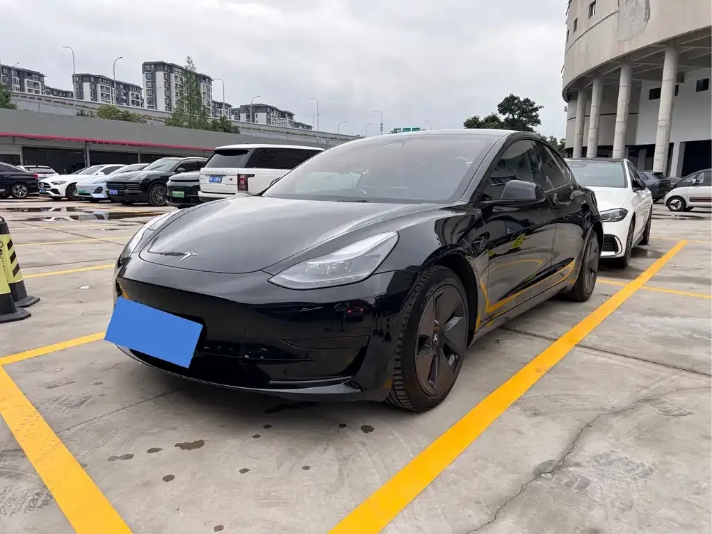 Tesla Model 3 — фото 1