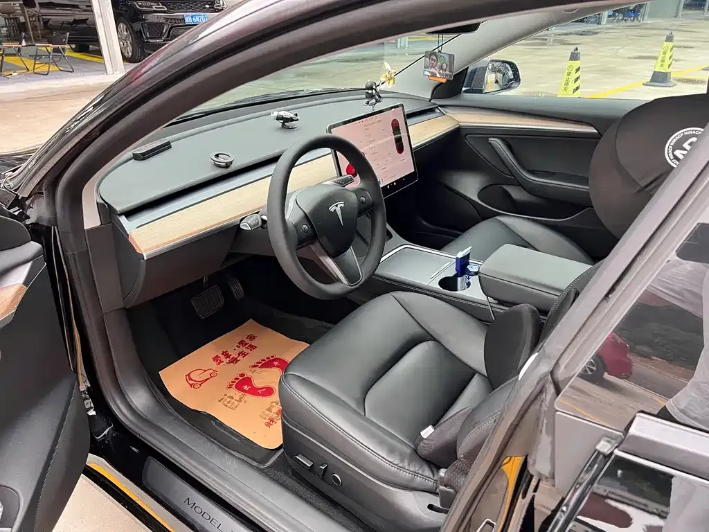 Tesla Model 3 — фото 4