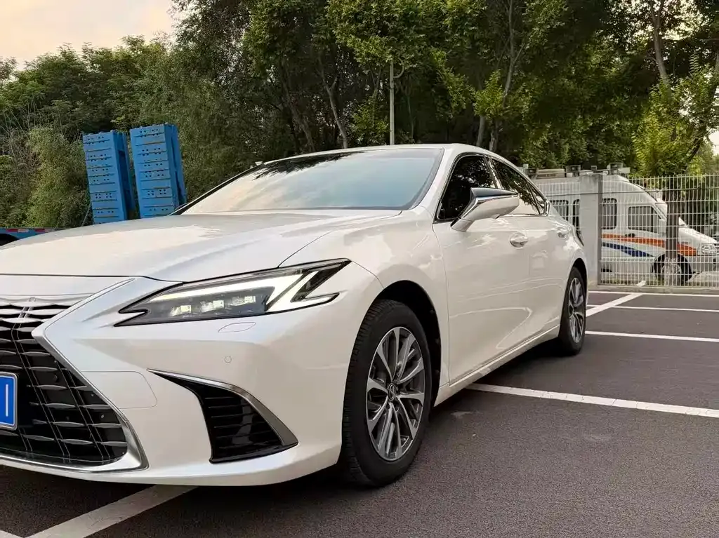 Lexus ES — фото 9