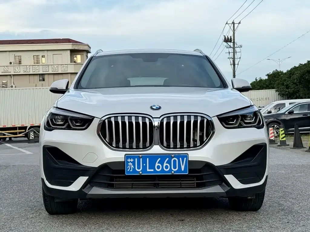 BMW X1 — фото 1