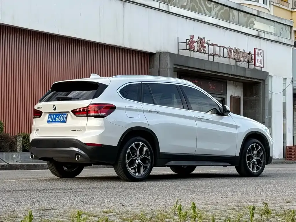 BMW X1 — фото 9