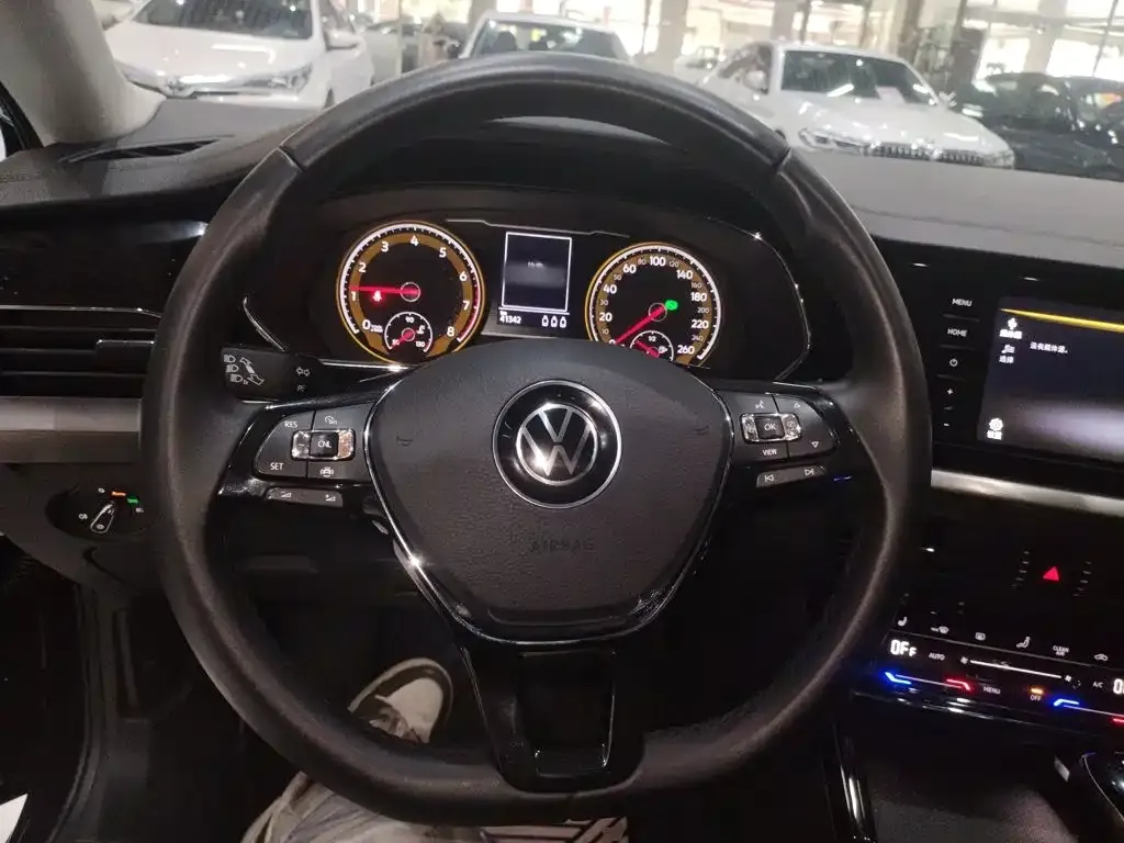 Volkswagen Passat — фото 9