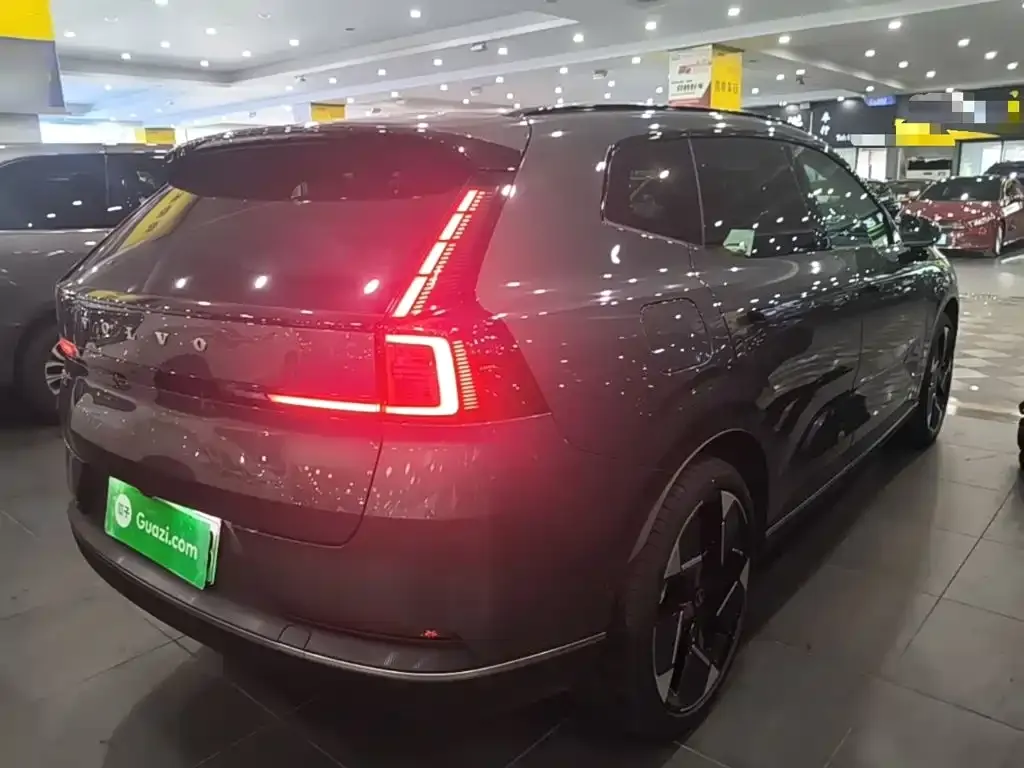 Volvo XC70 Plug-in Hybrid — фото 8