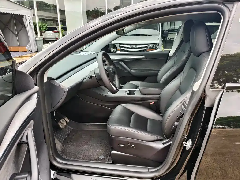 Tesla Model Y — фото 6