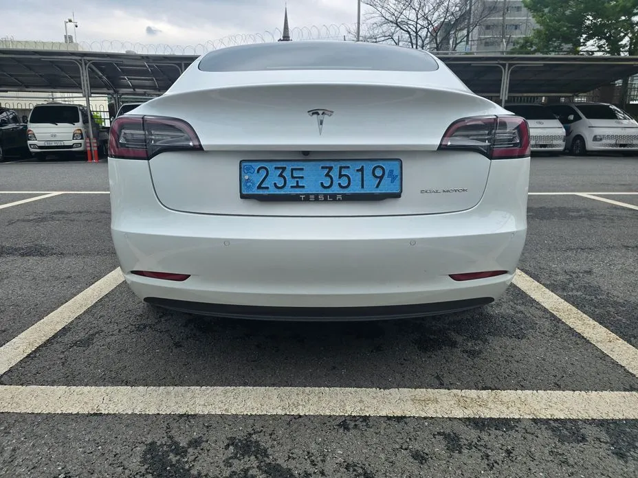 Tesla Model 3 — фото 10