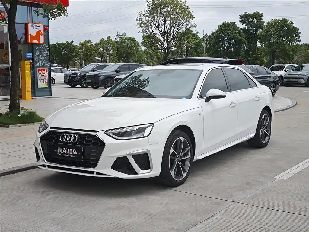 Audi A4L — фото 1