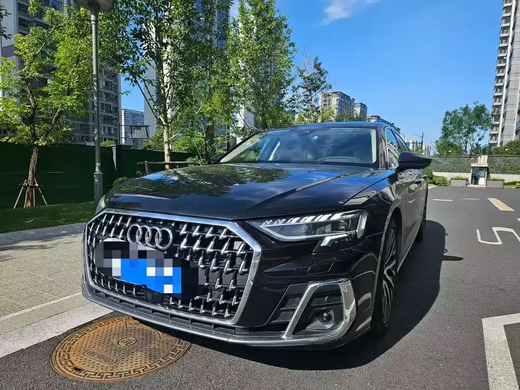 Audi A8 — фото 1