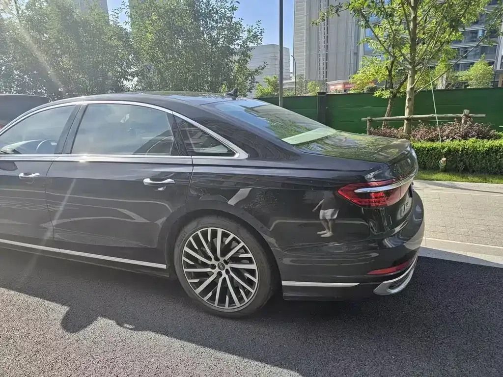 Audi A8 — фото 5