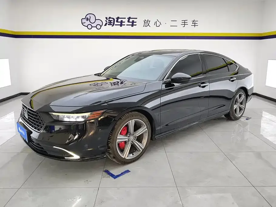 Honda Accord — фото 1