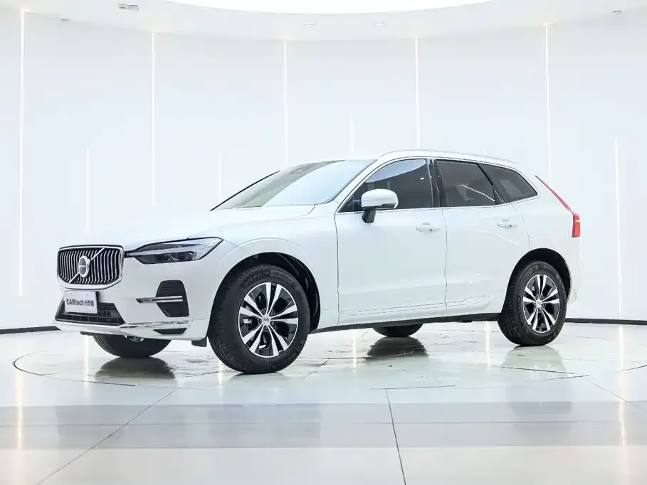 Volvo XC60 — фото 1