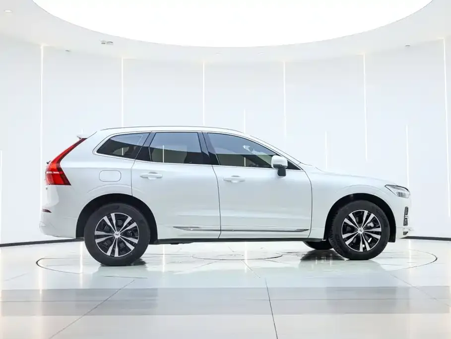 Volvo XC60 — фото 9