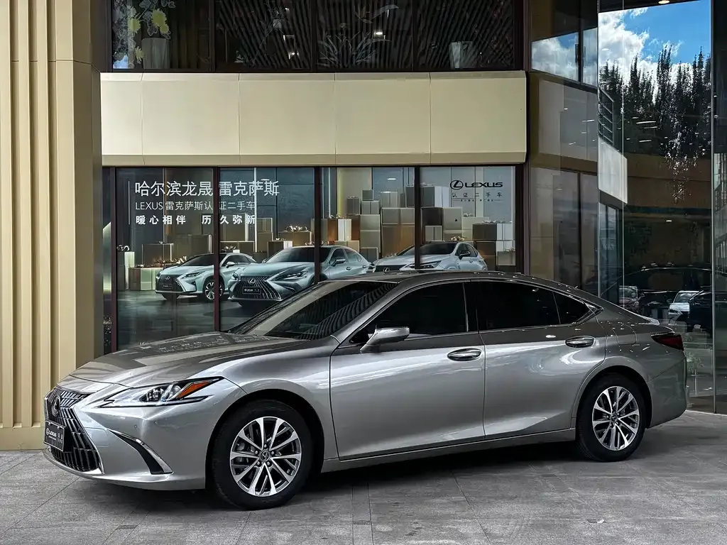 Lexus ES — фото 1