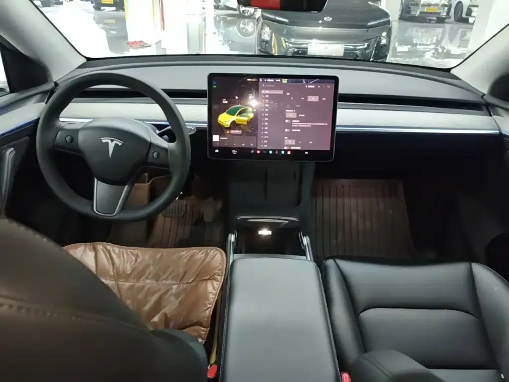 Tesla Model Y — фото 3