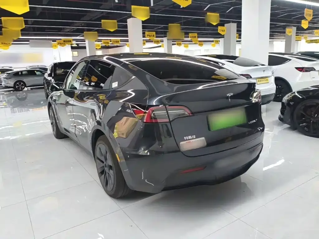 Tesla Model Y — фото 9