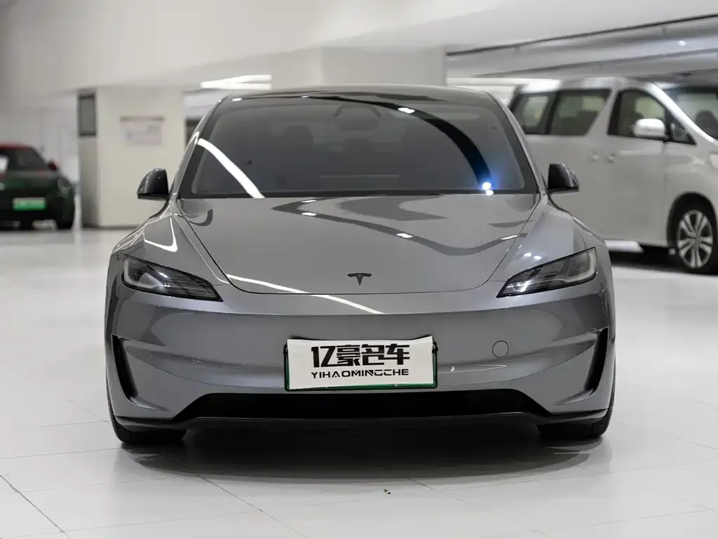 Tesla Model 3 — фото 1
