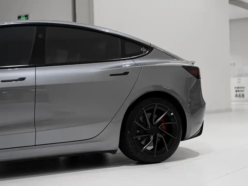 Tesla Model 3 — фото 9