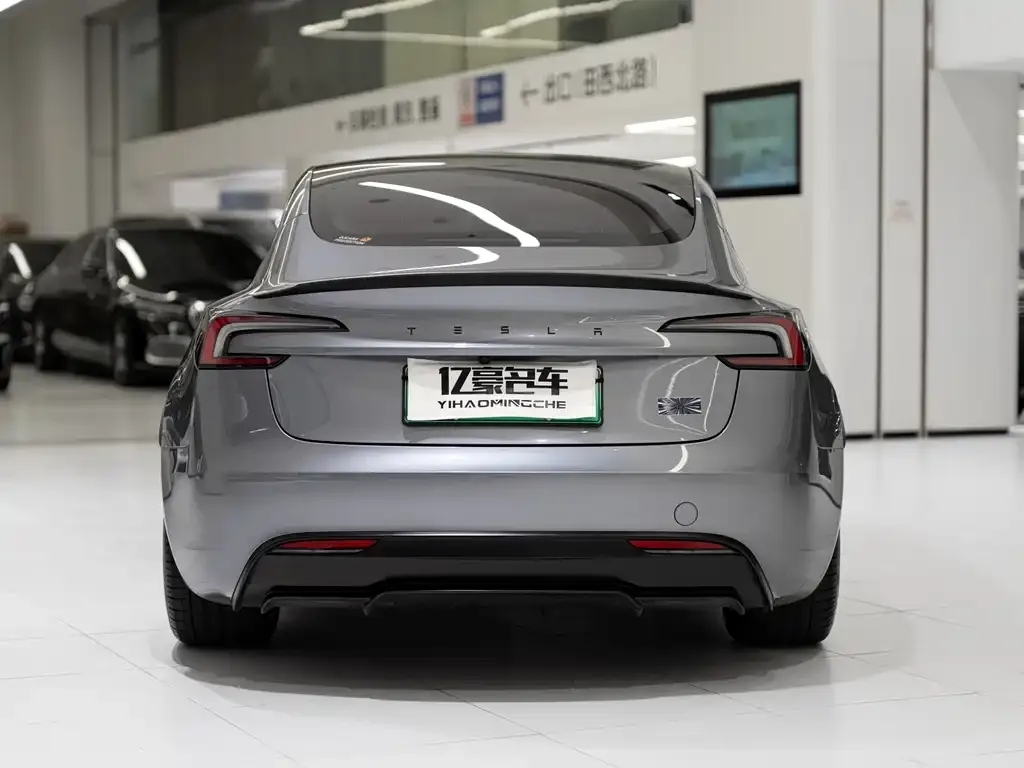 Tesla Model 3 — фото 8