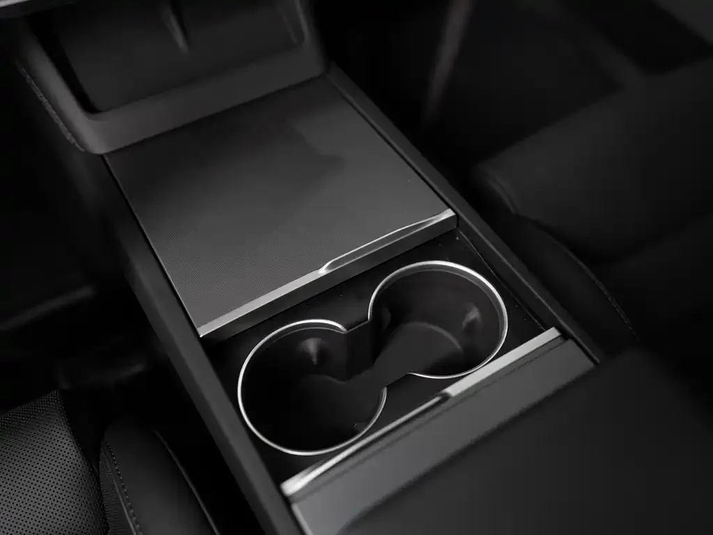 Tesla Model 3 — фото 3