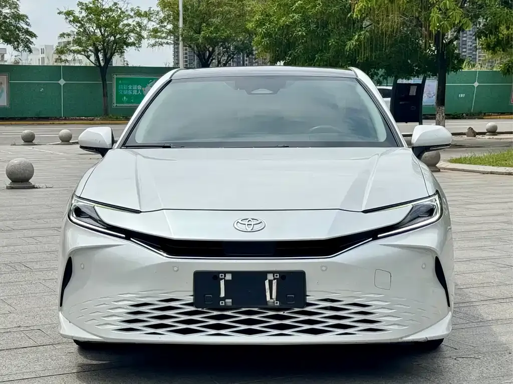 Toyota Camry — фото 3