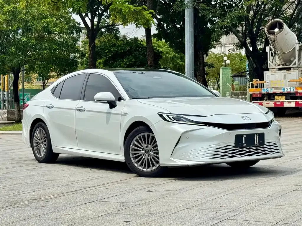 Toyota Camry — фото 6