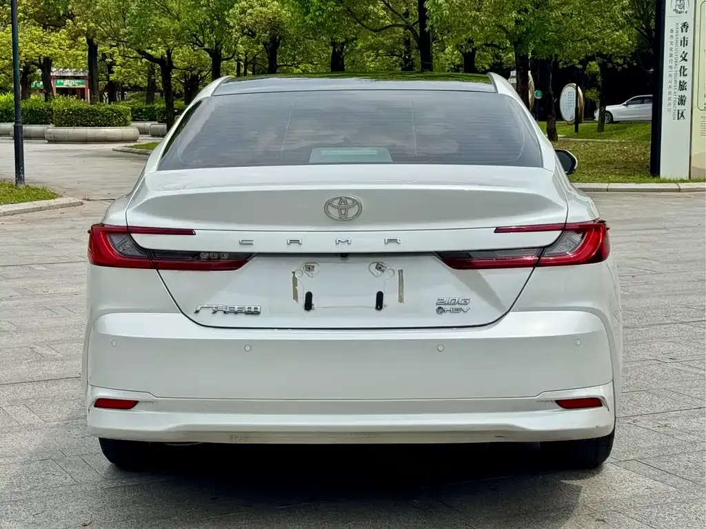 Toyota Camry — фото 4
