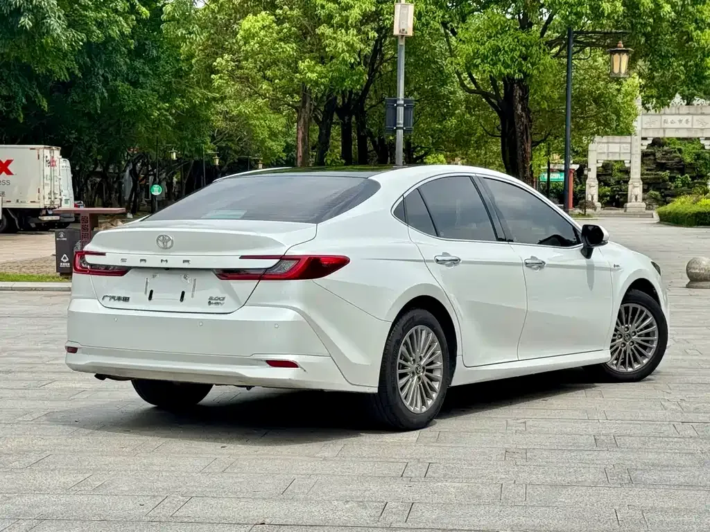 Toyota Camry — фото 5