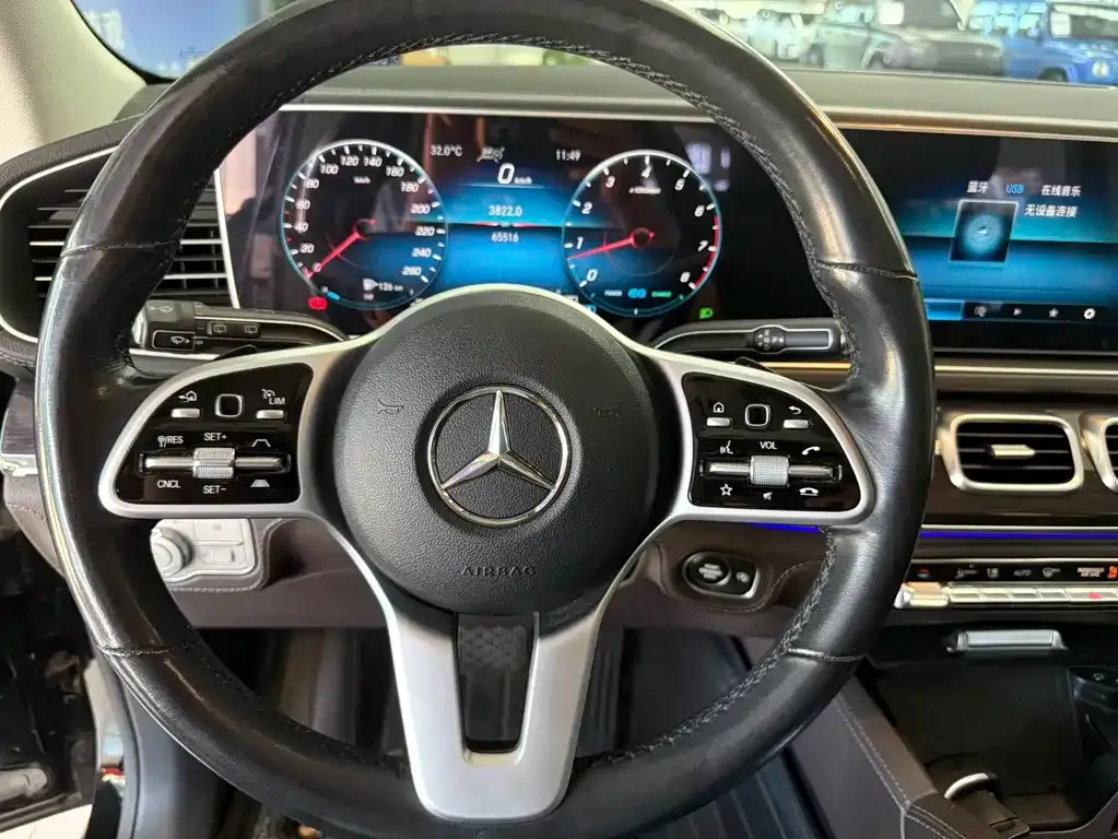 Mercedes-Benz GLS — фото 5