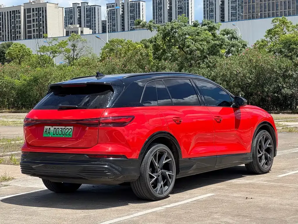 Audi Q5 e-tron — фото 2