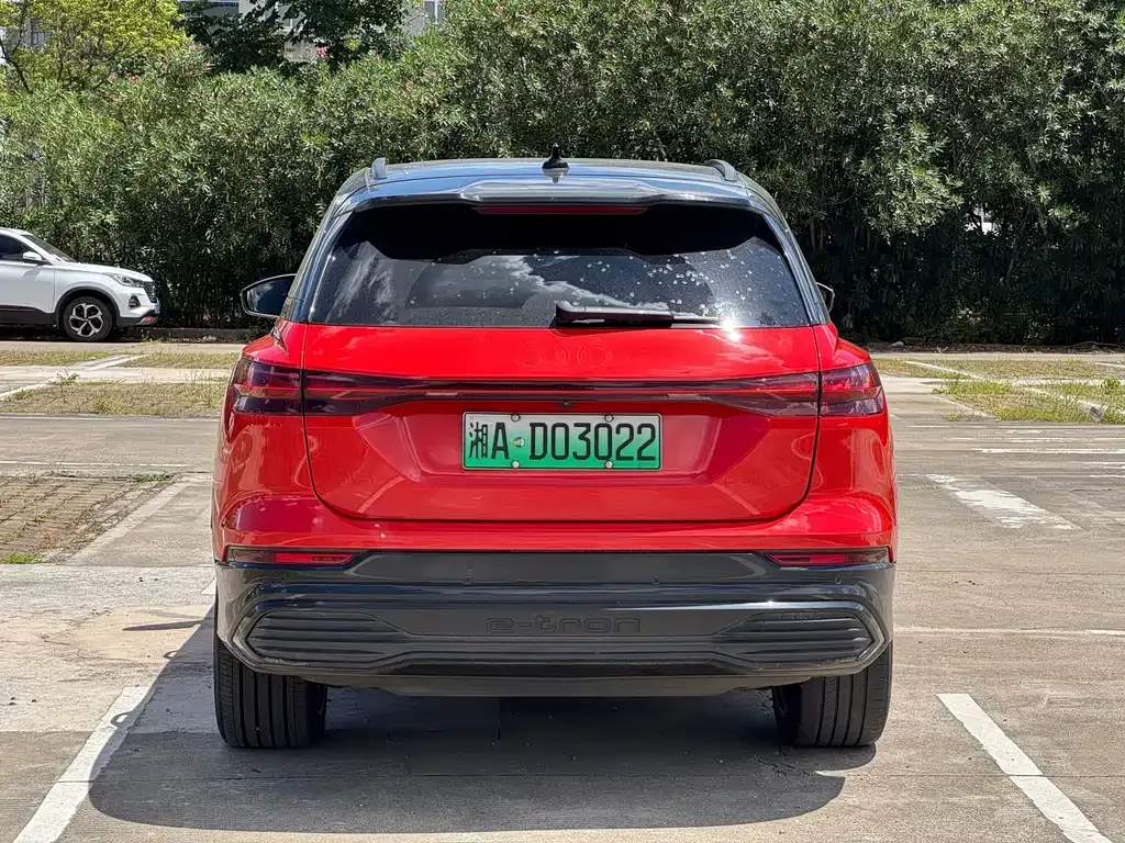 Audi Q5 e-tron — фото 10