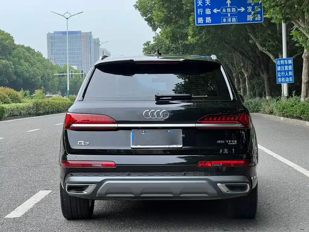 Audi Q7 — фото 6