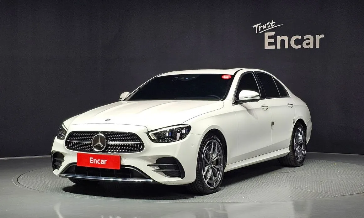 Mercedes-Benz E-Class — фото 1