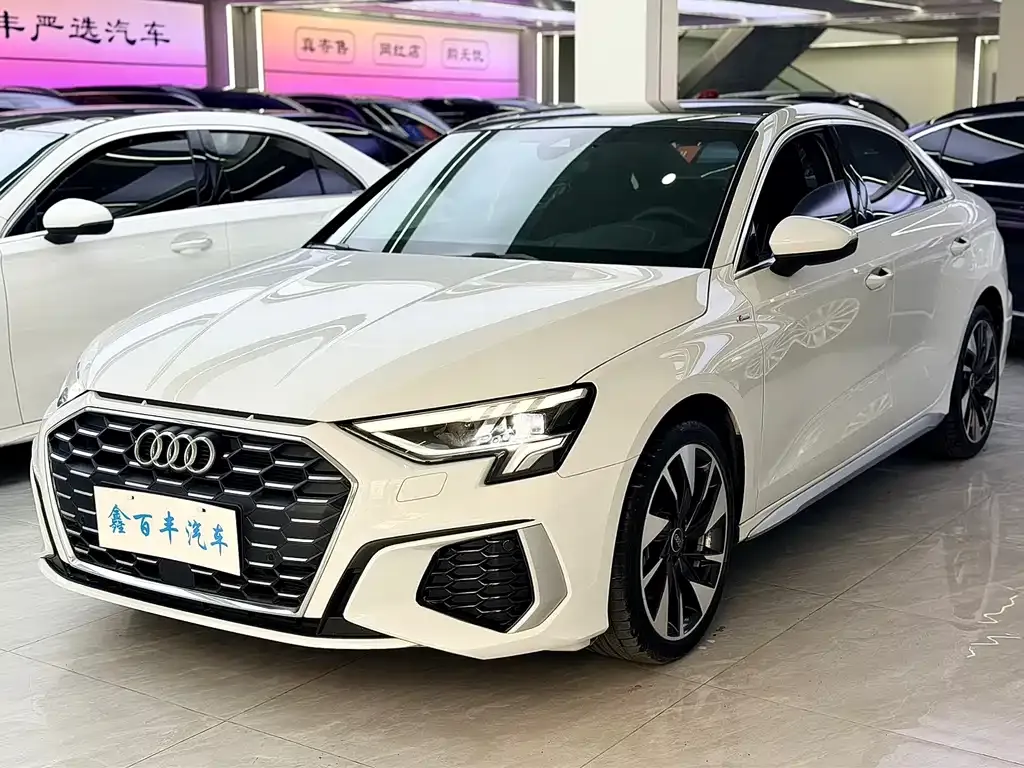 Audi A3 — фото 1