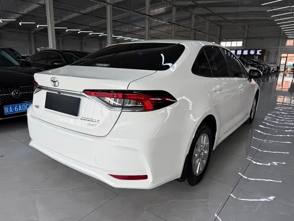 Toyota Corolla — фото 6