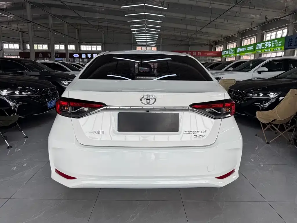 Toyota Corolla — фото 2
