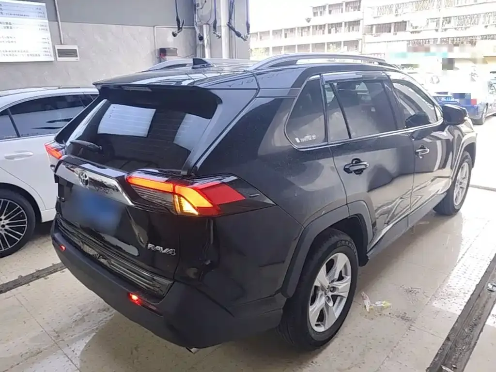 Toyota RAV4 2024 из CN, фото 4