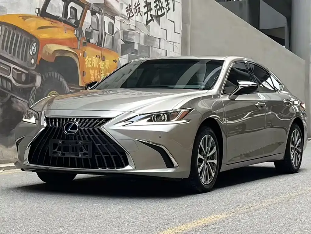 Lexus ES — фото 1
