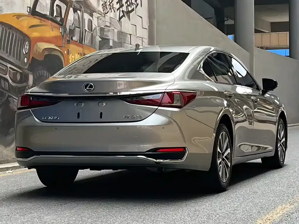Lexus ES — фото 10