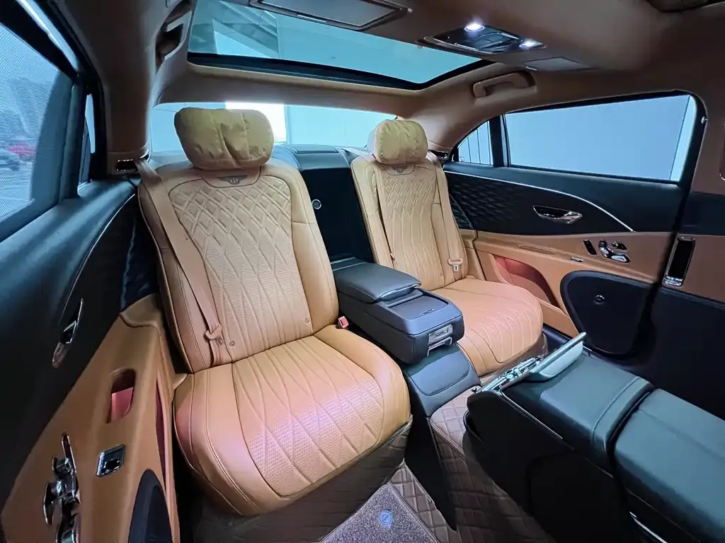 Bentley Flying Spur — фото 9