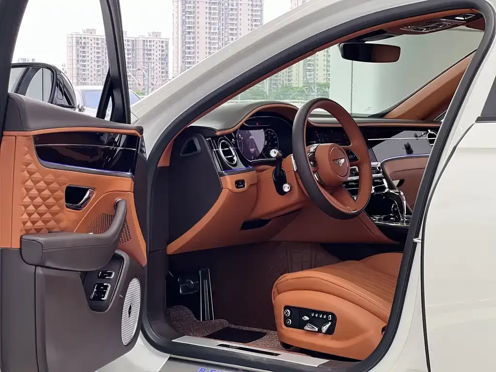 Bentley Flying Spur — фото 4
