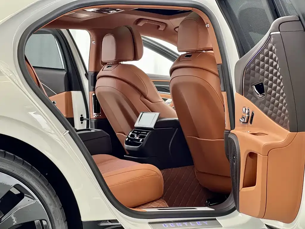 Bentley Flying Spur — фото 3