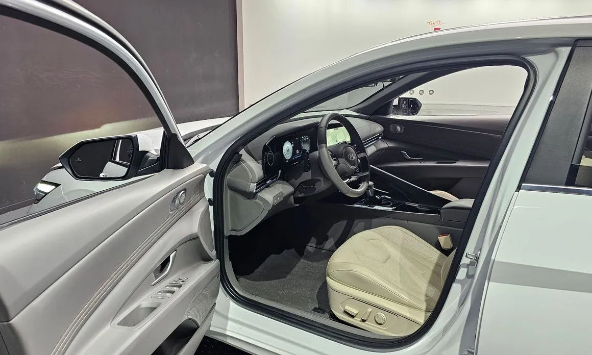 Hyundai AVANTE — фото 5